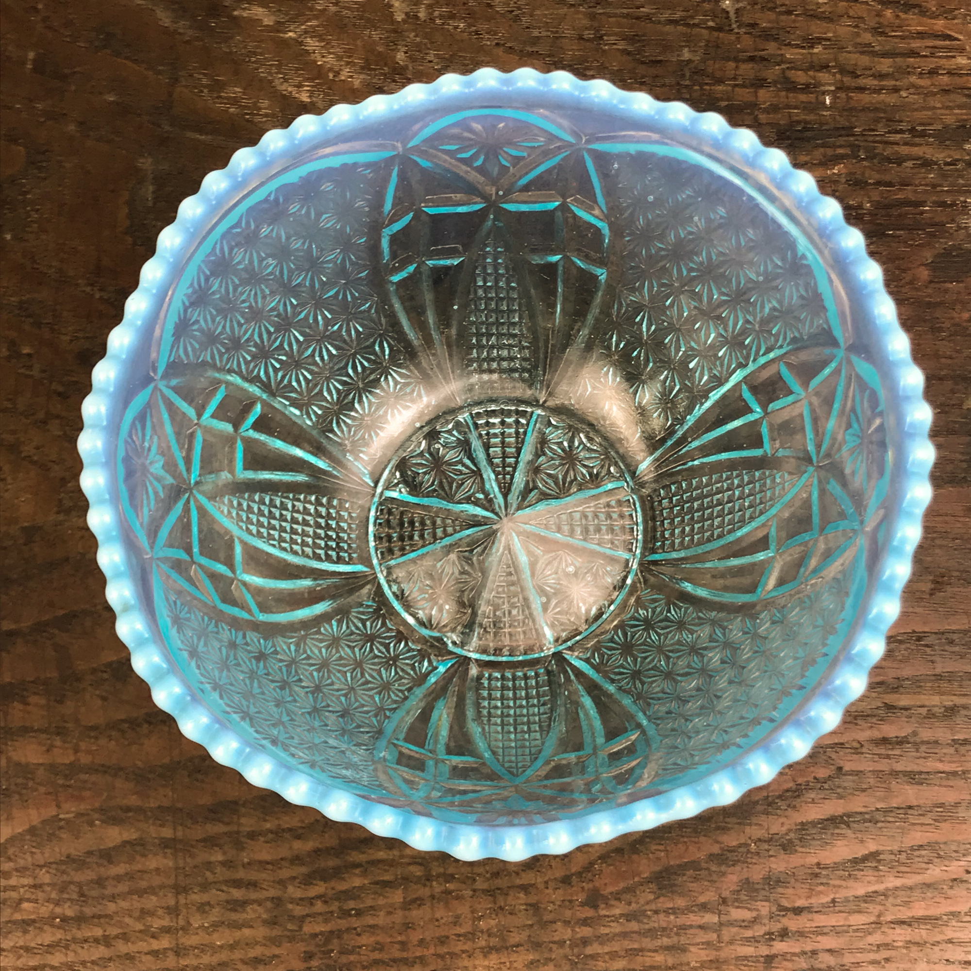 ガラス :: 乳白縁 麻の葉文 青プレスガラス鉢 | COTTOU.JP 骨董の通販 