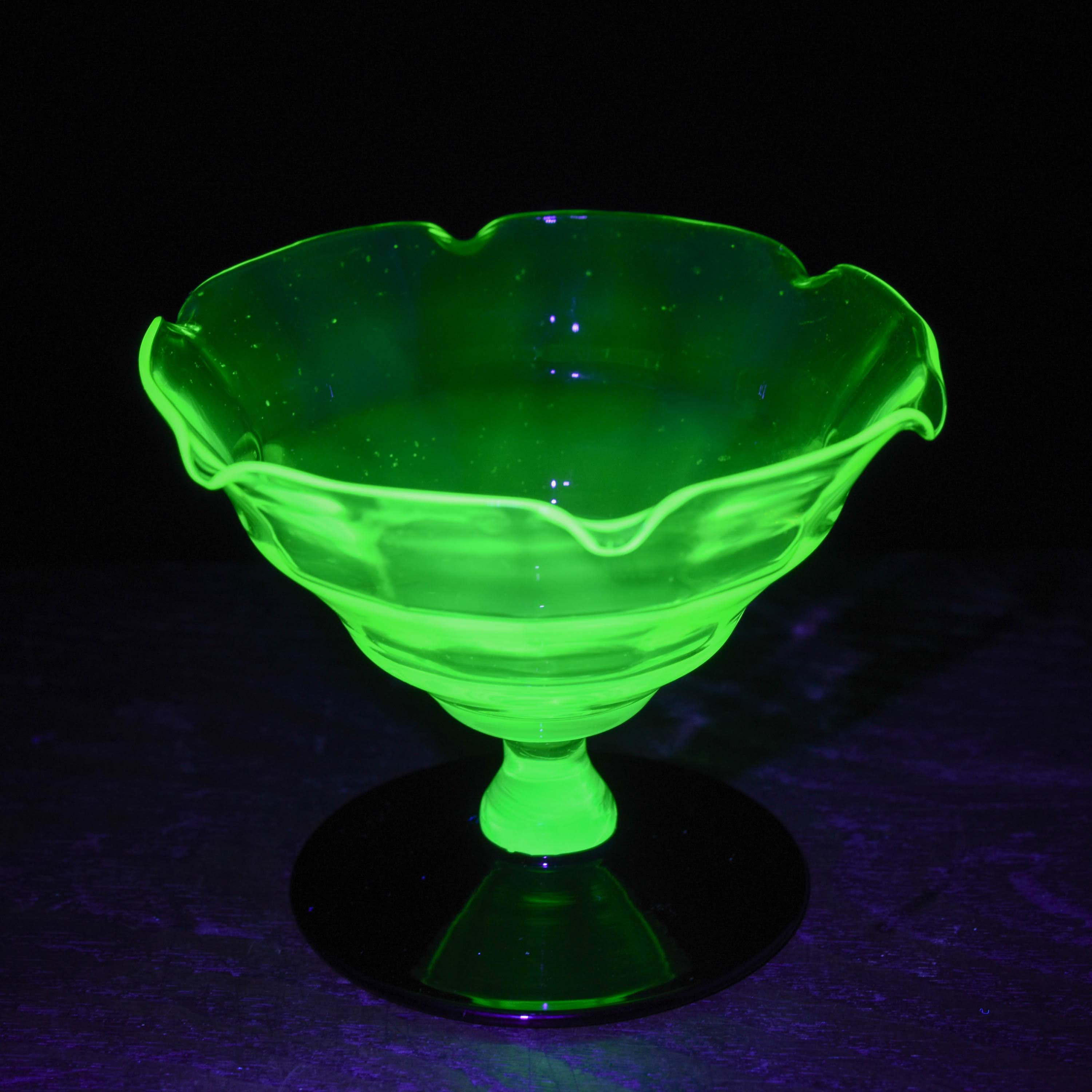 ガラス :: ウランガラス黒脚氷コップ | COTTOU.JP 骨董の通販