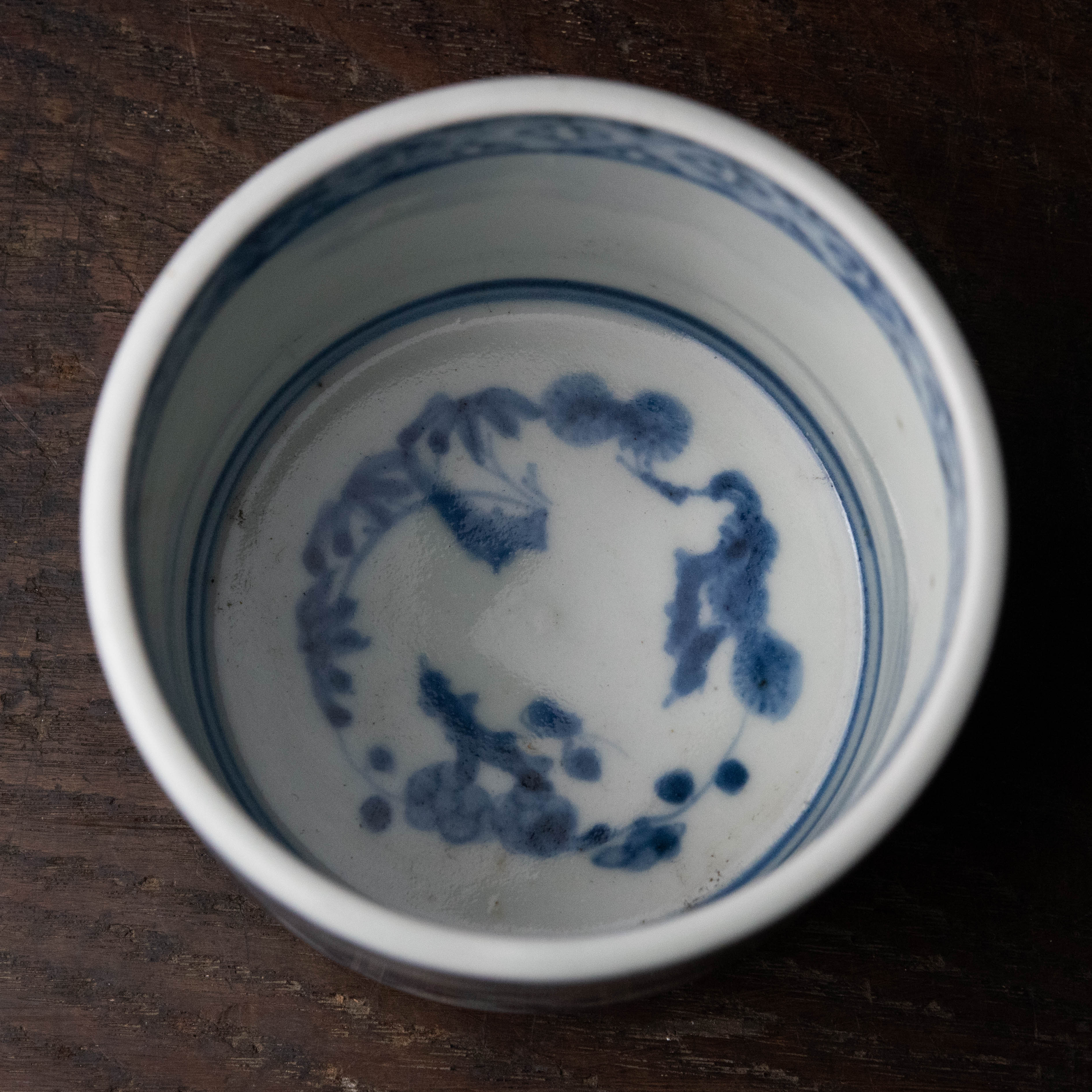 陶磁器 :: 伊万里 蘇鉄・草花・板目文 半筒茶碗 | COTTOU.JP 骨董の 