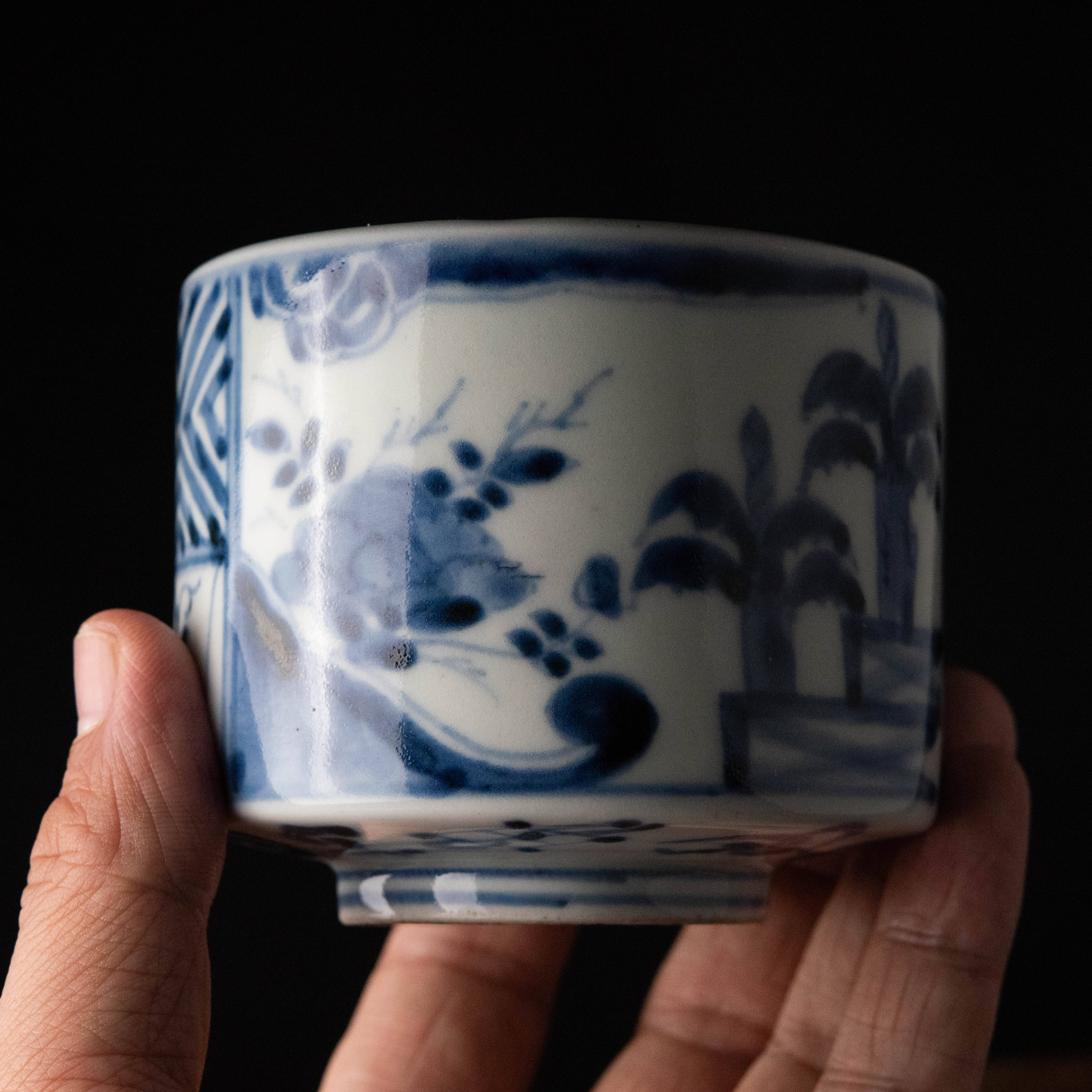 陶磁器 :: 伊万里 蘇鉄・草花・板目文 半筒茶碗 | COTTOU.JP 骨董の 