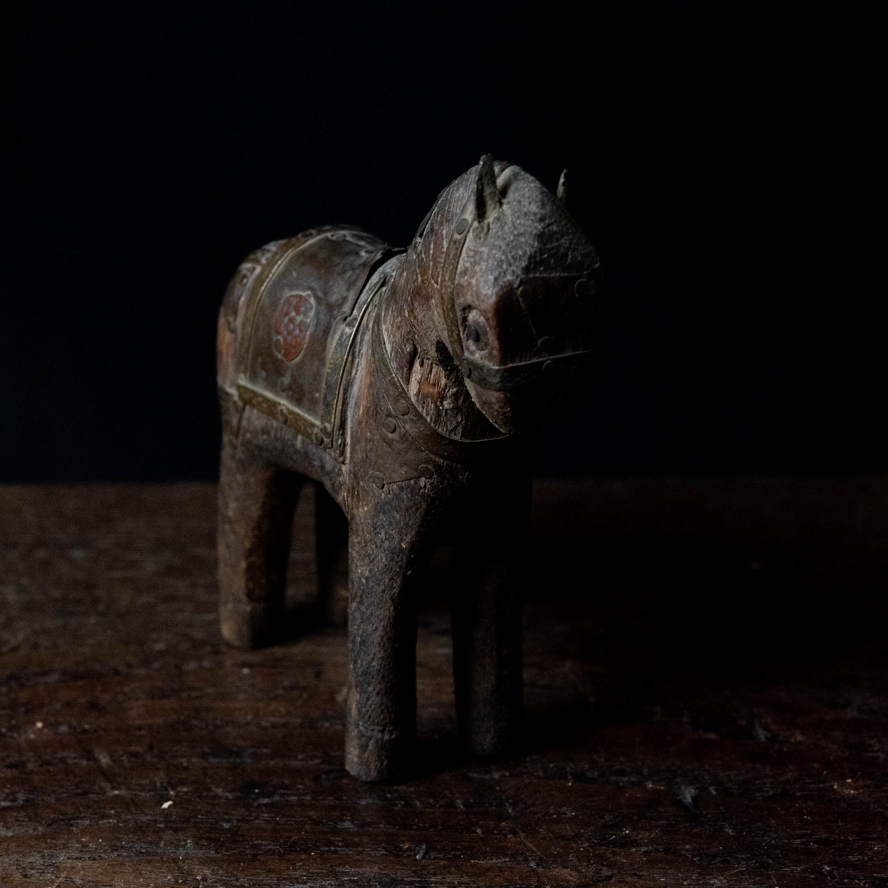 木工芸 :: 馬の置物 小 インド | COTTOU.JP 骨董の通販マーケットプレイス