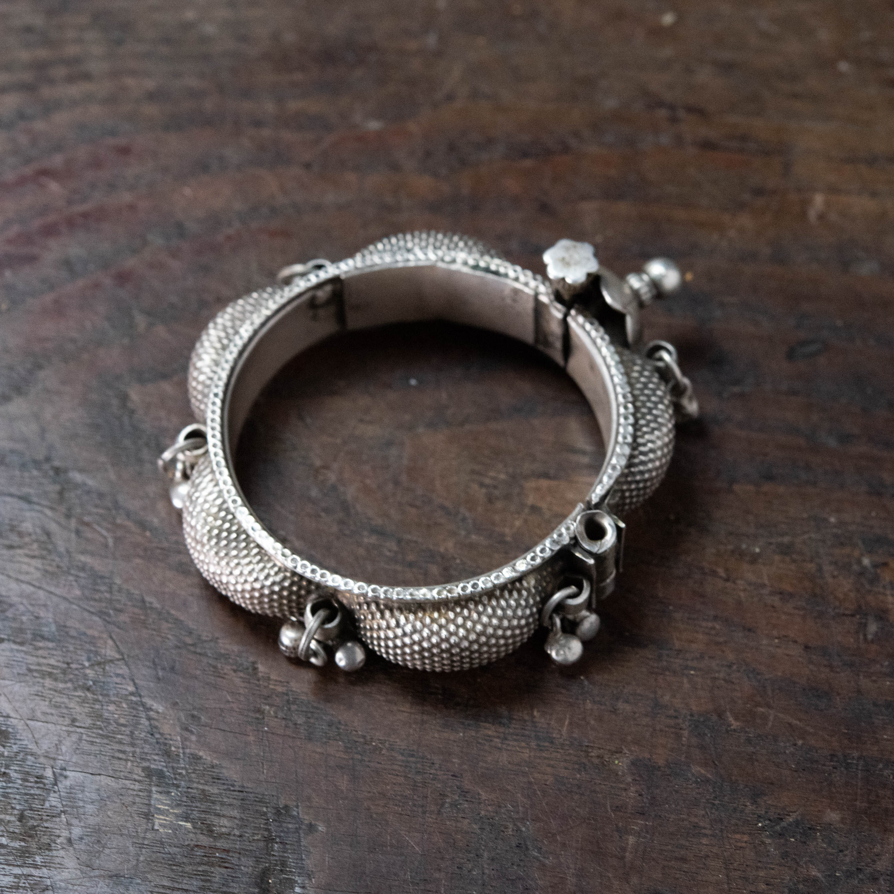 アクセサリー :: ゴンド族 舞踏用 シルバー バングル ブレスレット