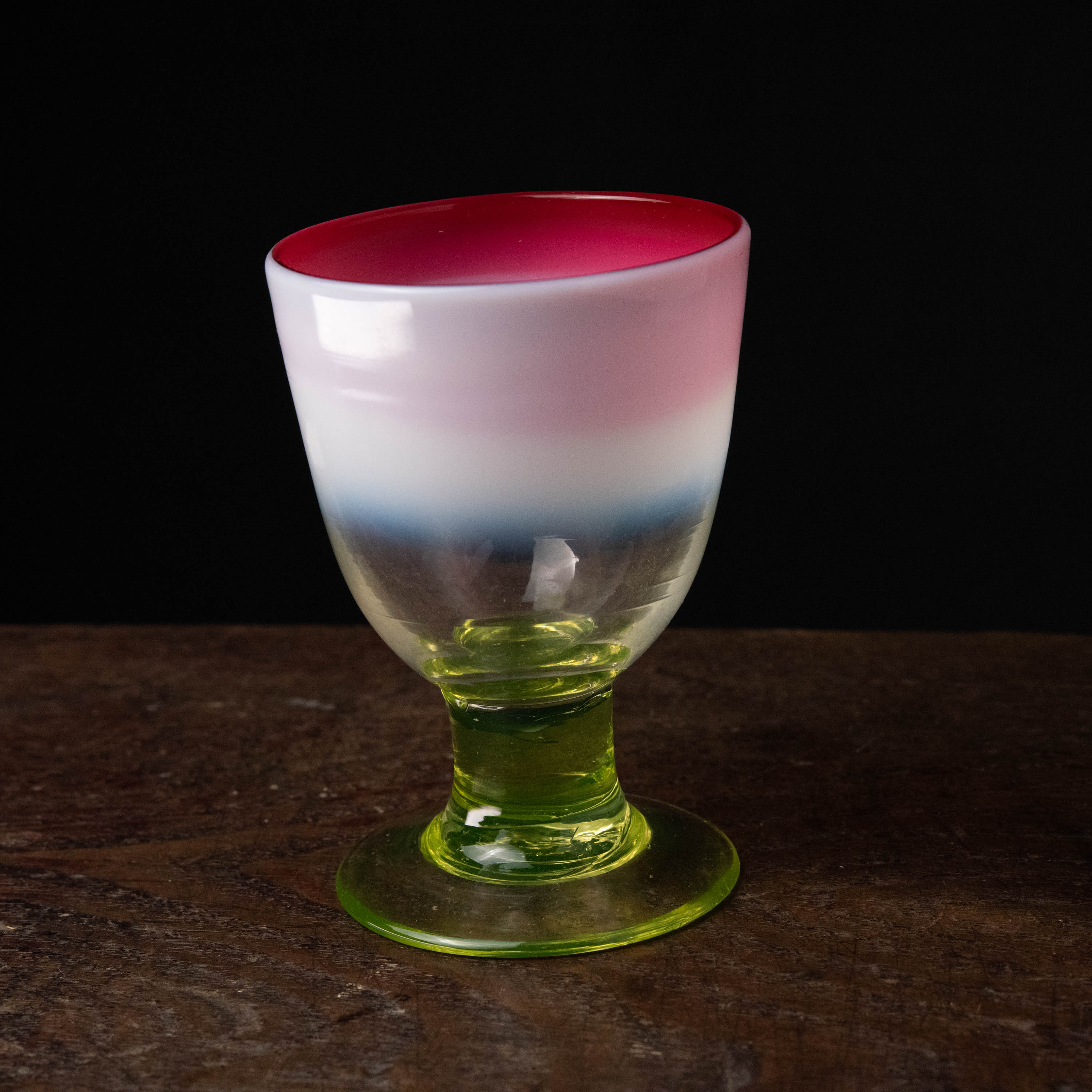 ガラス :: 赤と乳白ぼかし ウラン脚 なつめ型 氷コップ | COTTOU.JP 