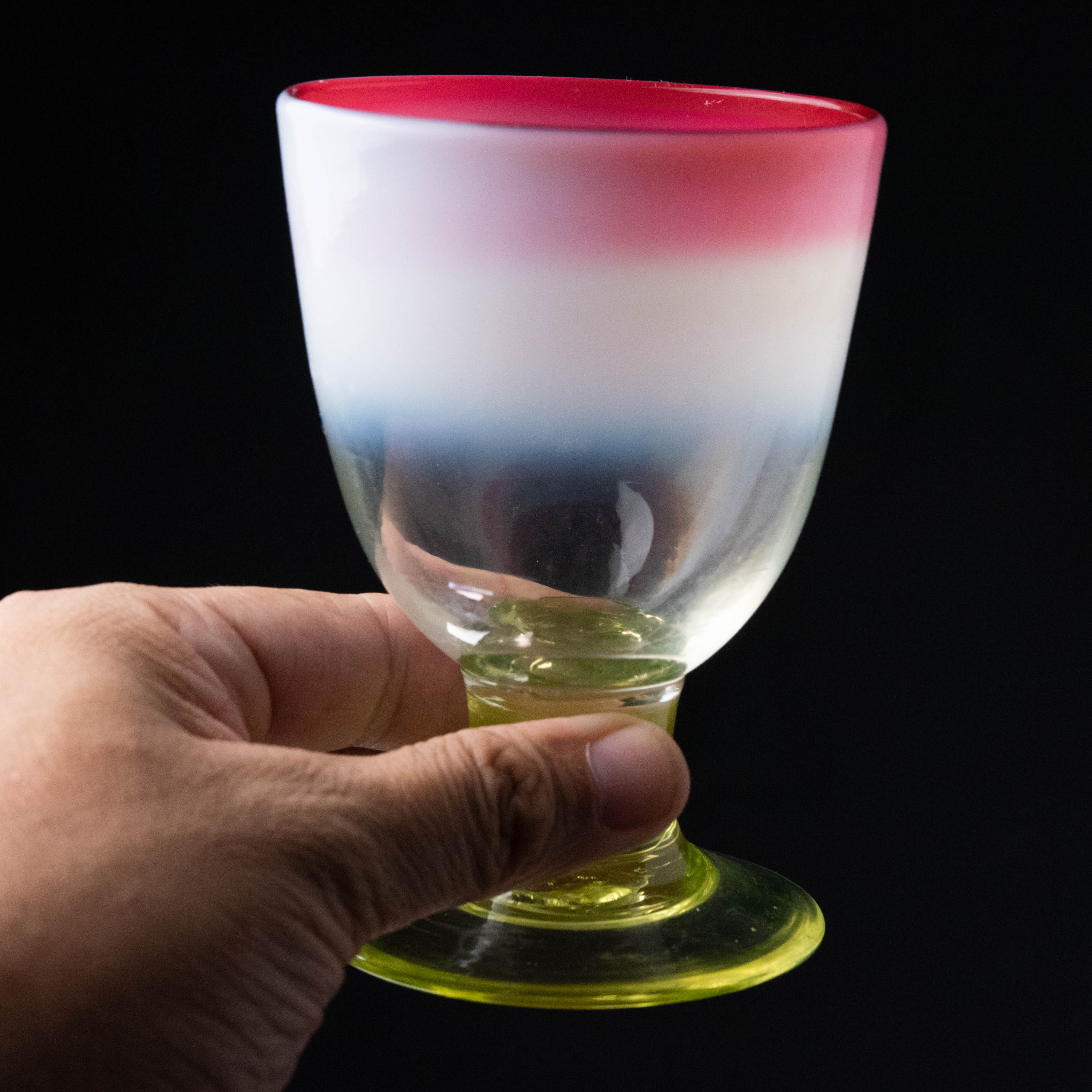 ガラス :: 赤と乳白ぼかし ウラン脚 なつめ型 氷コップ | COTTOU.JP 
