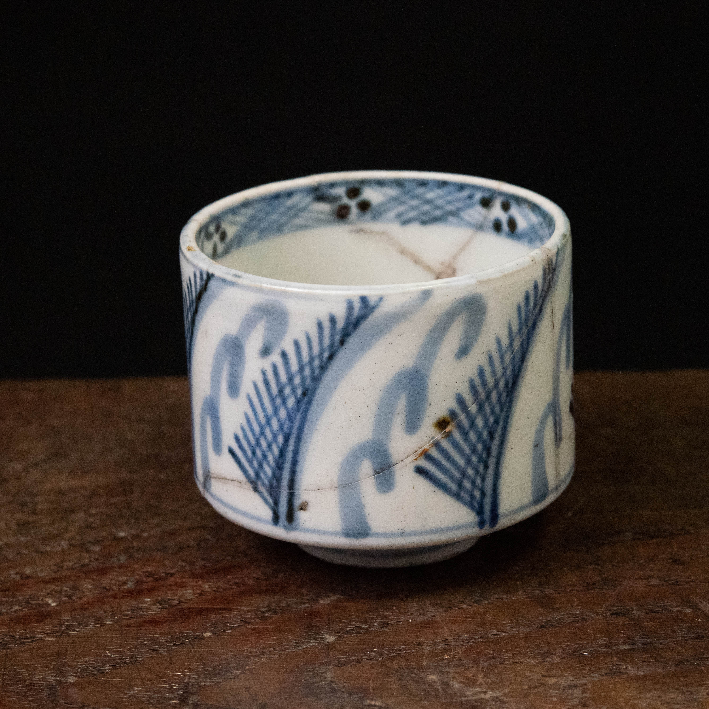 ヒロババ様　古伊万里　矢羽根紋　半筒　茶碗・猪口（径8.6、高6.9㎝）渦福銘 ヒロババ様 古伊万里 矢羽根紋 半筒 茶碗・猪口（径8.6、高6.9