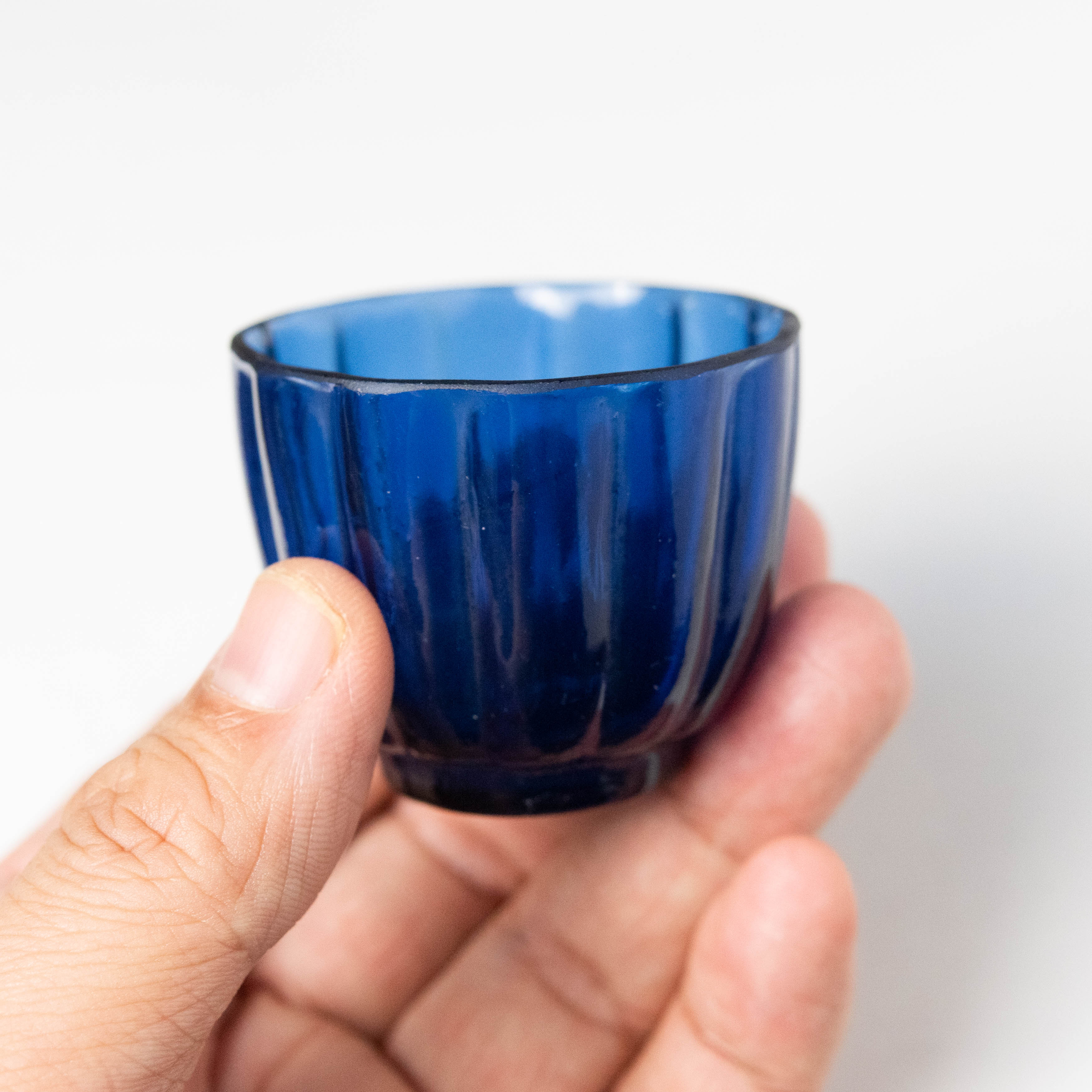 骨董　時代ガラス　型ガラス　希少２色　菊割底　碗型　脚付　酒器　アイスコップ③ 骨董 時代ガラス 型ガラス 希少2色 菊割底 碗型 脚付 酒器