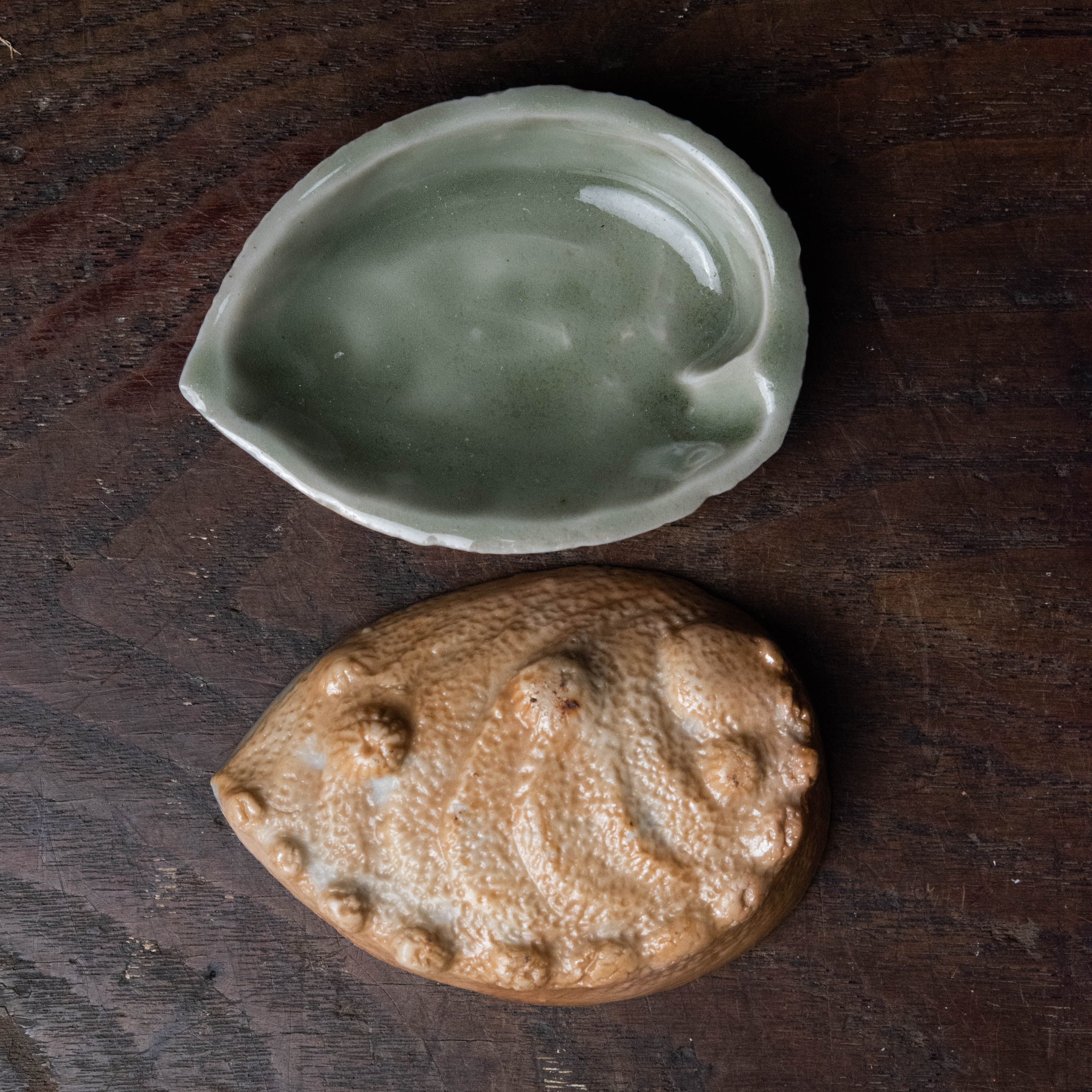 陶磁器 :: 三田青磁 あわび型 小皿 5枚 | COTTOU.JP 骨董の通販 