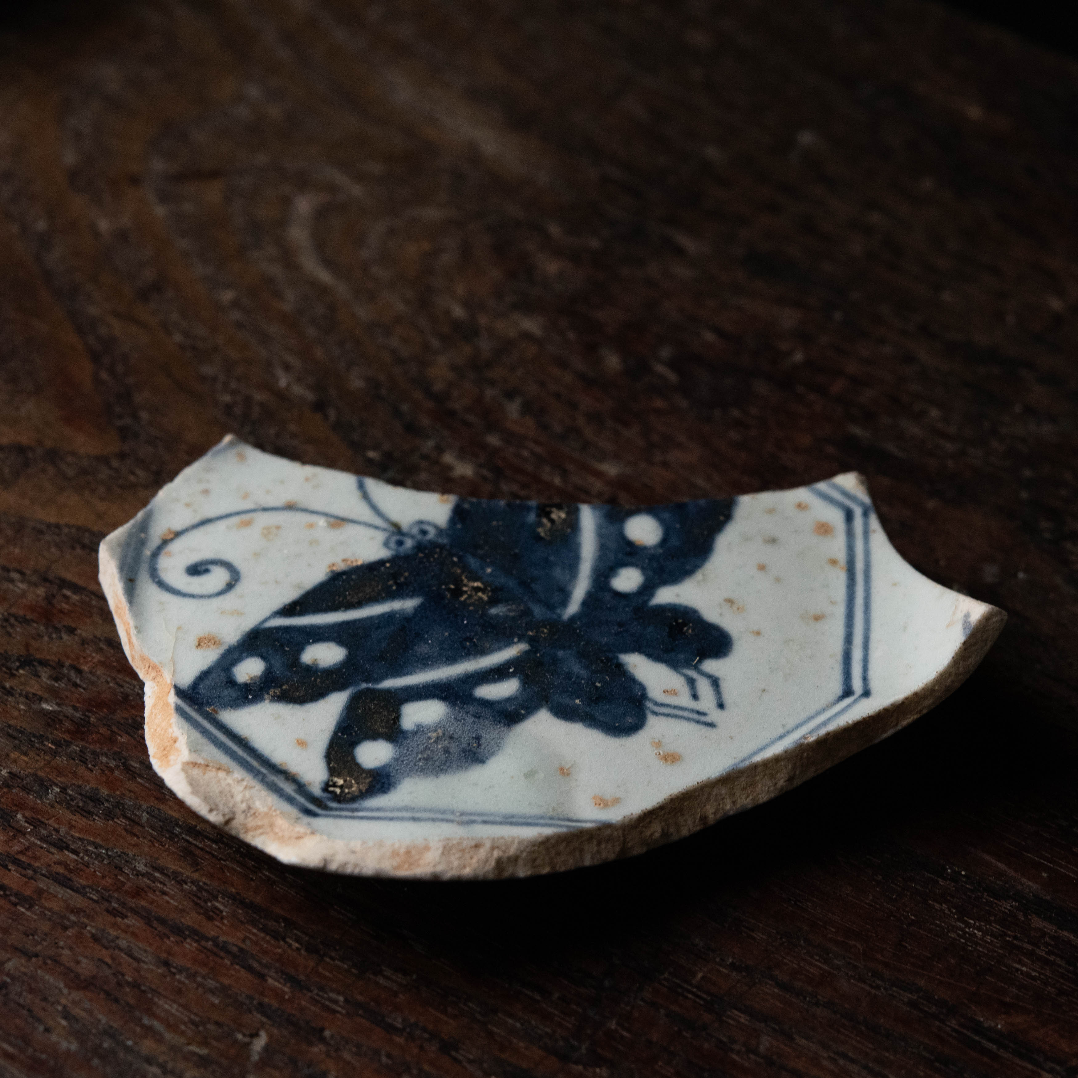 陶磁器 :: 初期伊万里 蝶文 皿 陶片 | COTTOU.JP 骨董の通販マーケット