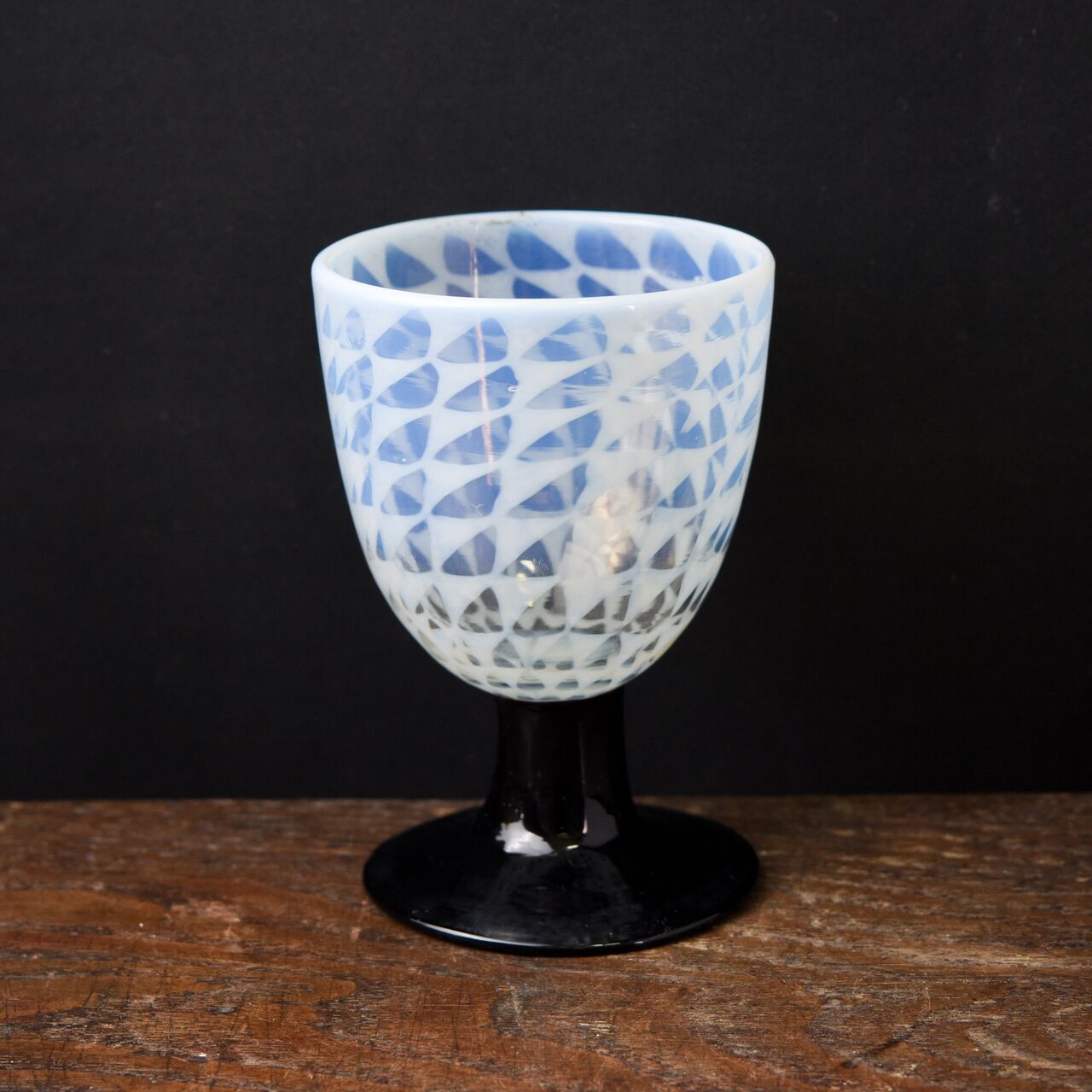 ガラス :: 鱗文なつめ形黒脚氷コップ | COTTOU.JP 骨董の通販 
