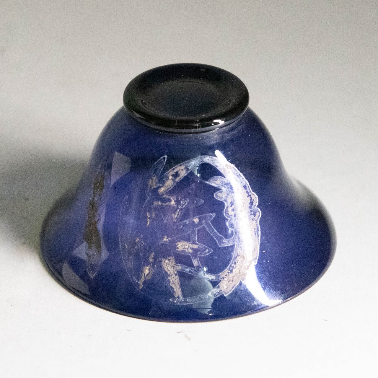 素晴らしい価格 :: ガラス 幕末明治 和ガラス 酒器 盃 ギヤマン 紫 笹文 工芸品